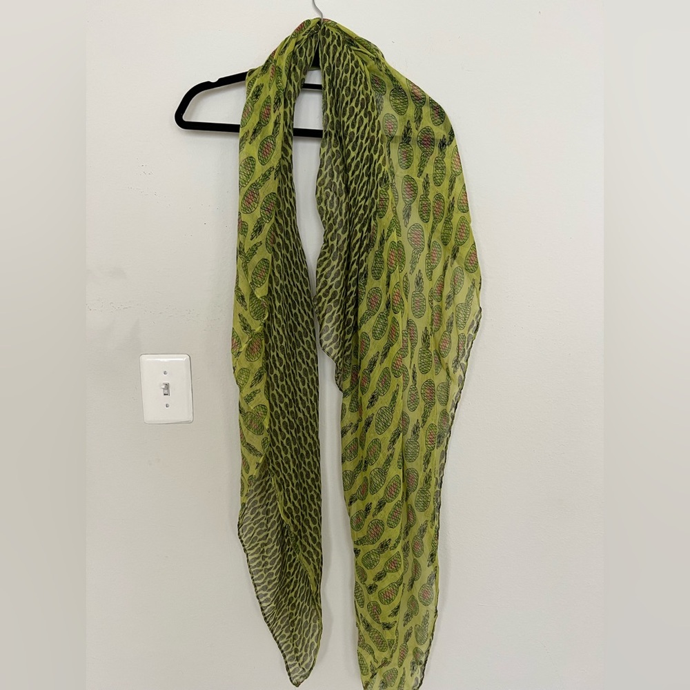 Lightweight green pineapple scarf